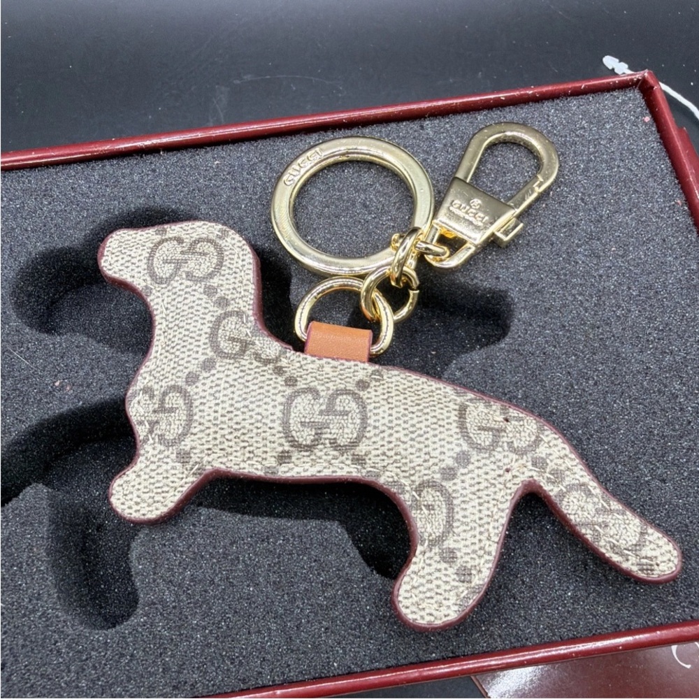 Gucci Beige/Brown Monogram Dachshund Dog Key Chain Gold Hardware New With Box - Picture 2 of 3